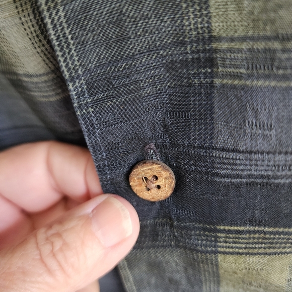 Tommy Bahama Blue and Green Casual Button Down Camp Shirt 100% SILK Medium - Picture 4 of 5